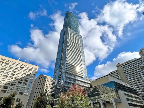 386 Yonge St, Toronto, ON