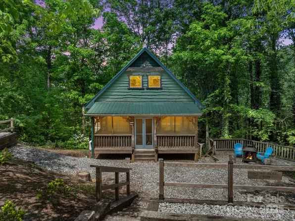 18 Lennox Rd, Landrum, SC 29356