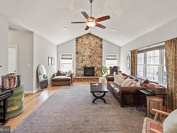 5th image of 101 Jeni Ct