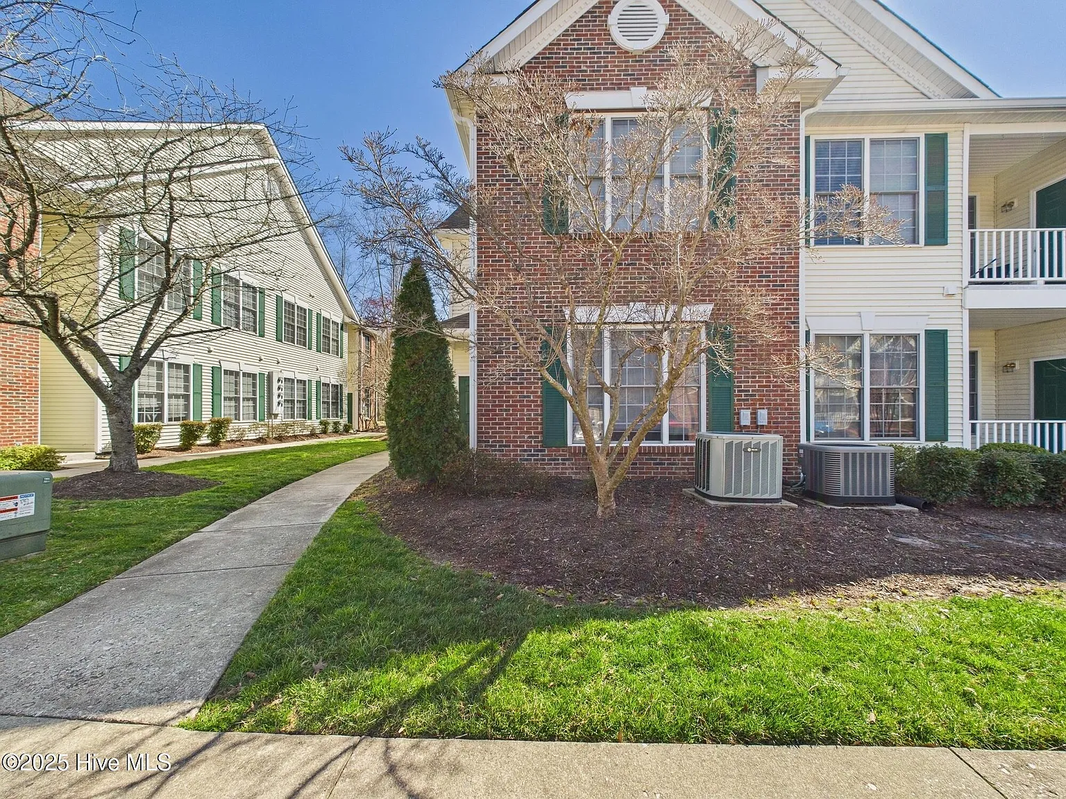 2 bed, 2.0 bath, 1150 sqft, $1,750 — Photo 2