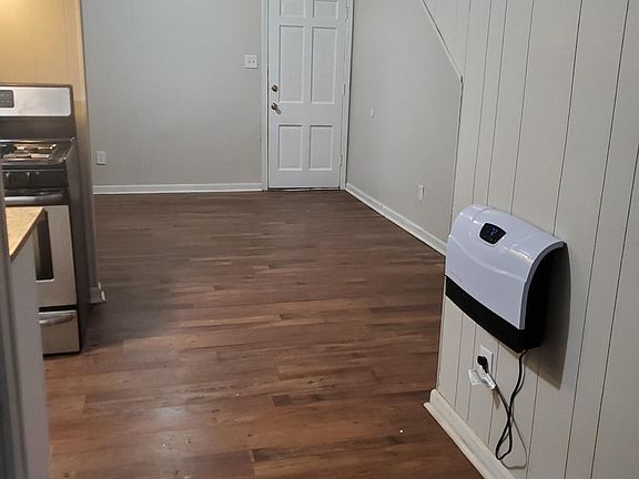 3rd image of 201 McRee St #5