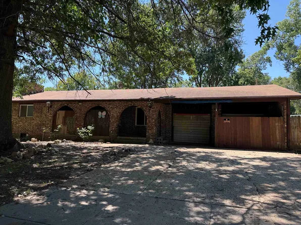 1319 Joyce St, El Dorado, KS 67042
