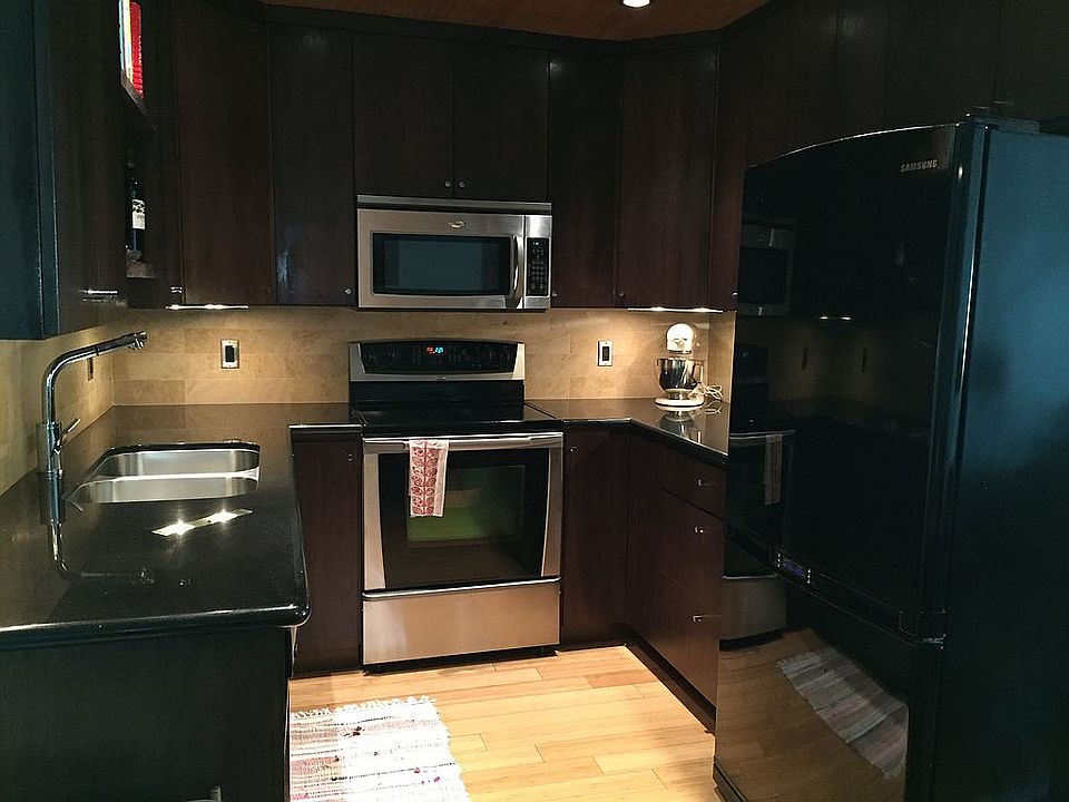 Modern kitchen, w/granite