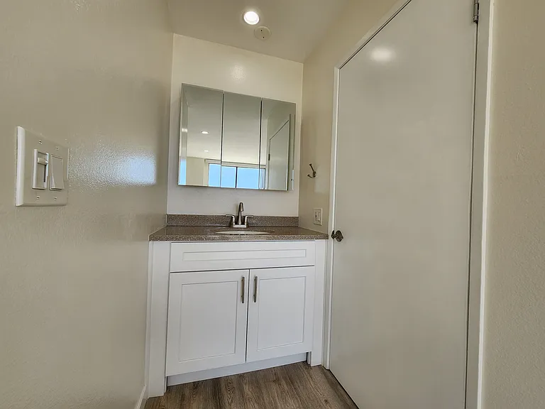 626 N Isabel St #301 — Photo 25
