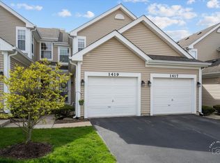 1419 Walnut Hill Ave, Saint Charles, IL 60174