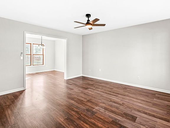 5th image of 10428 Sunview Dr