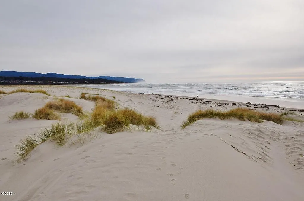 1604 NW Oceanic Loop photo 1