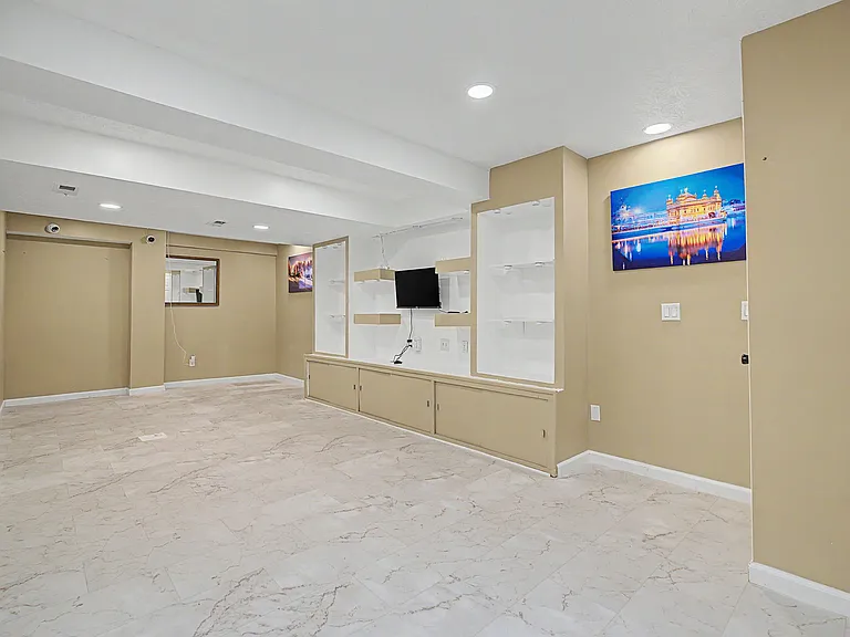 7973 Seabury Ct — Photo 45