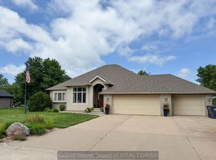 215 Donegal Rd, Aurora, NE 68818