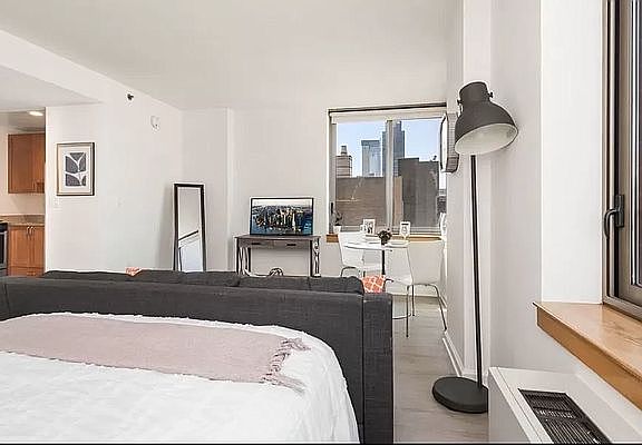 4th image of 55 Liberty St #15BC