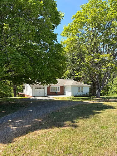 301 Cove Rd Photo 1
