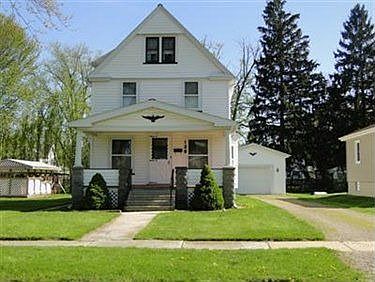 1st image of 128 Courtland St