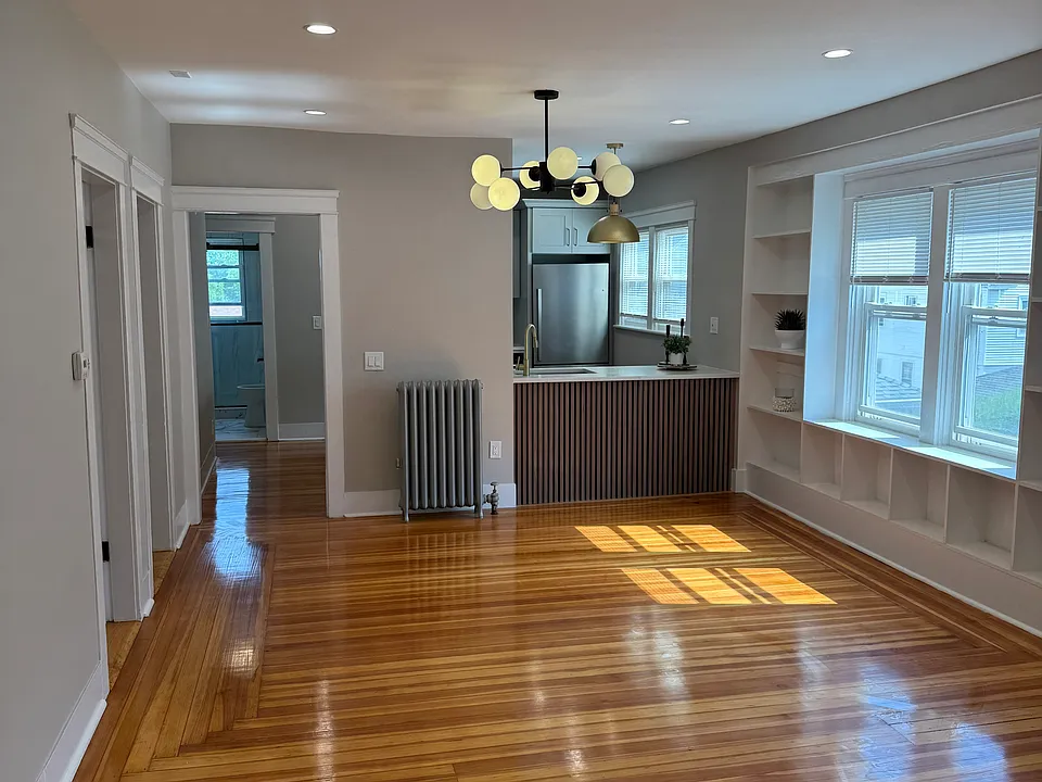 64 Rochambeau Ave #2