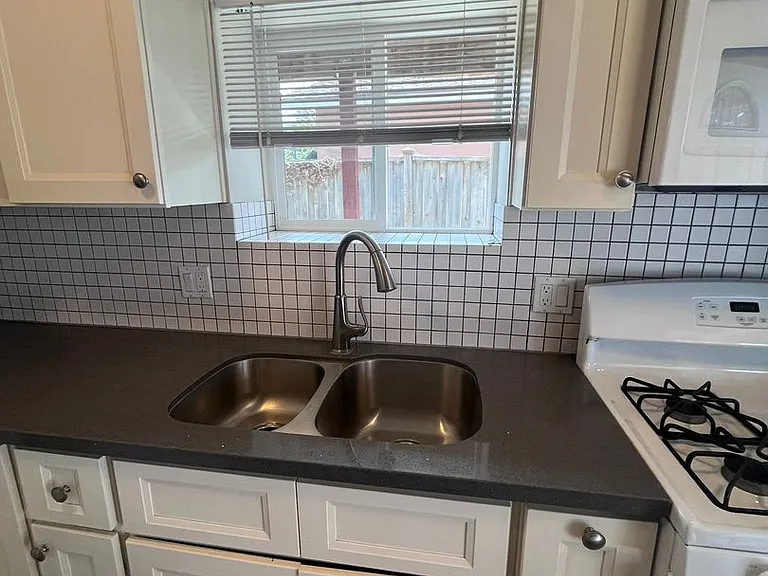 553-557 Silver Strand Blvd — Photo 14