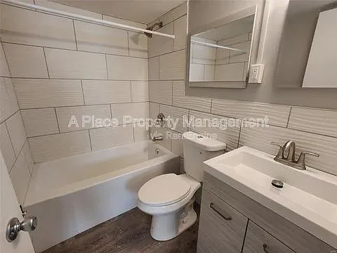 2727 Hampton Ave #203 — Photo 3