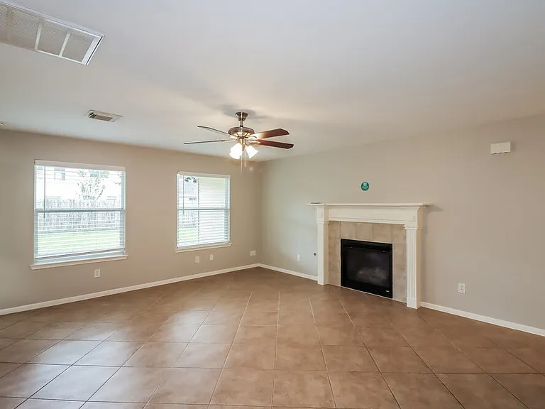 2427 Ranch Hollow Ct — Photo 5