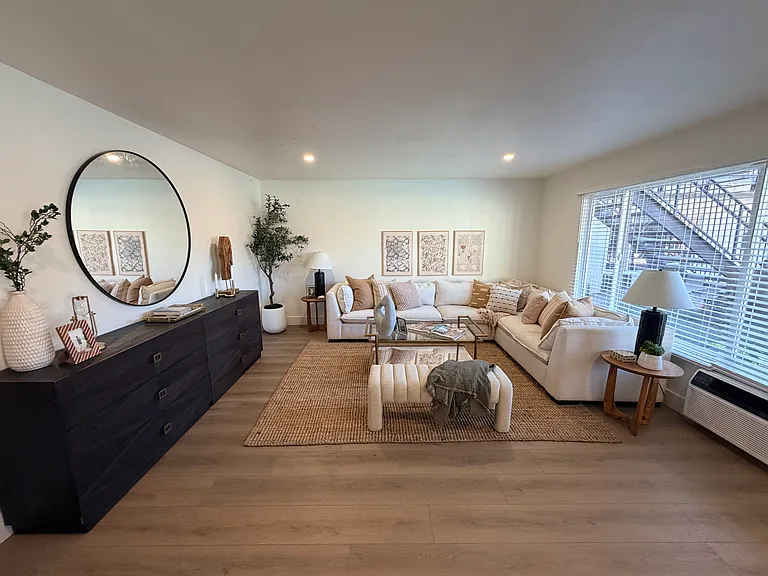 00-15501 Pasadena Ave #201 — Photo 1