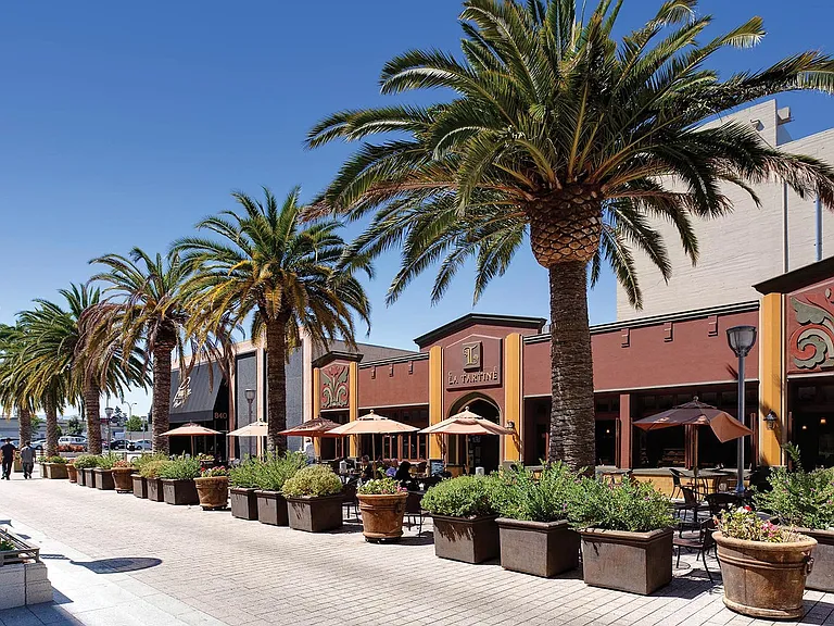 Many surrounding shops and restaurants