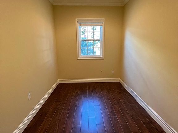 3rd image of 408 W Le Roy Ave