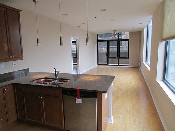 3rd image of 3946 N Ravenswood Ave APT 412
