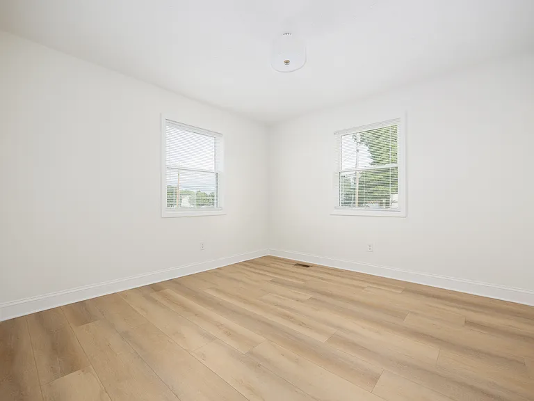 1574 Dyer Rd — Photo 17