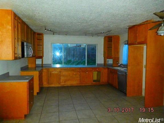 3rd image of 7059 Canevalley Cir