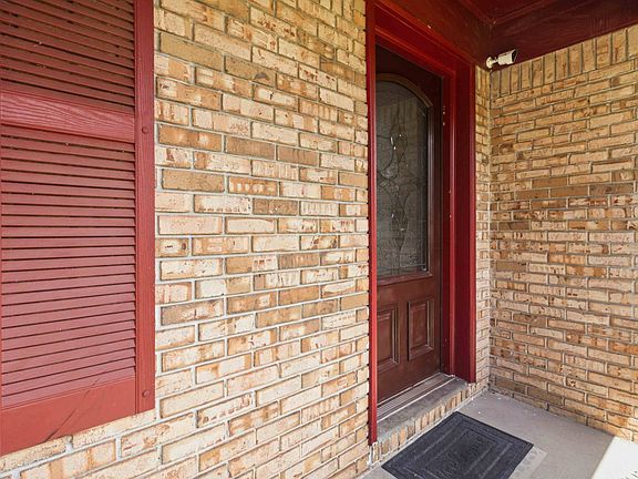 4th image of 643 Rebecca St