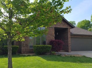 1901 E Ridgewood Dr, Springfield, MO 65804