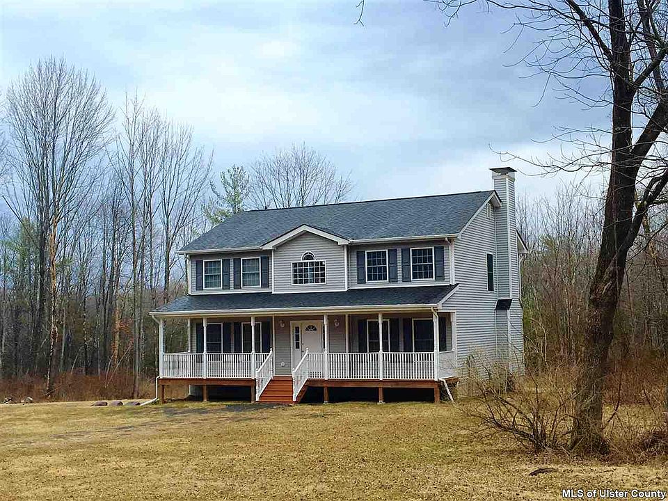 1st image of 8 Joseph Dr