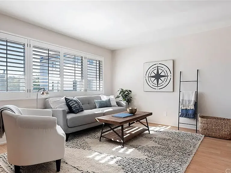 497 El Molino Ave #204 — Photo 4