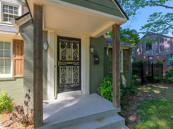 3rd image of 3592 Cowden Ave