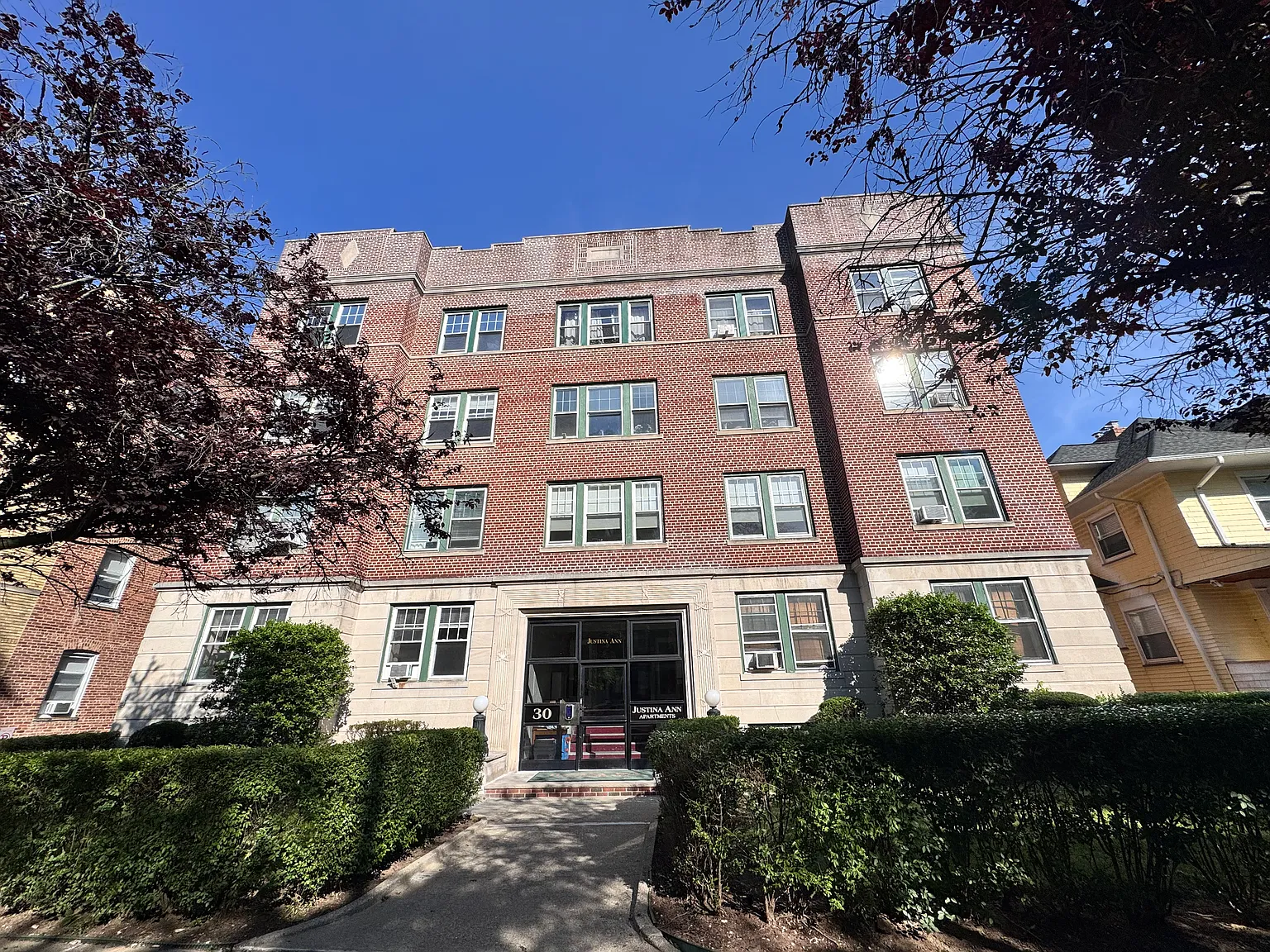 30 Gates Ave — Photo 1
