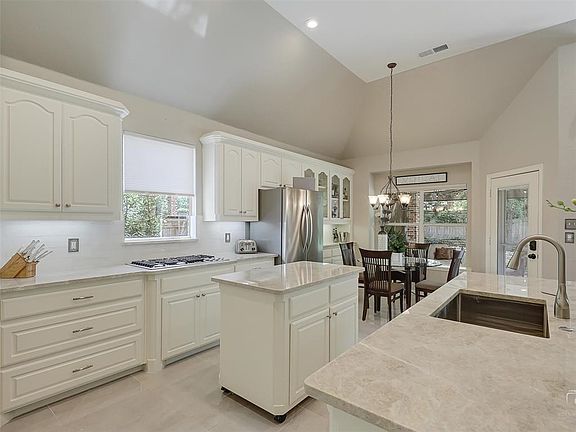 3rd image of 1337 Montgomery Ln