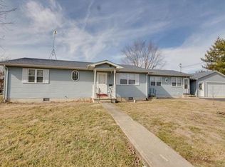 333 9th St, Carrollton, IL 62016