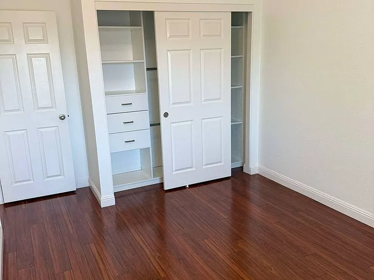 704 Newport Cir — Photo 16