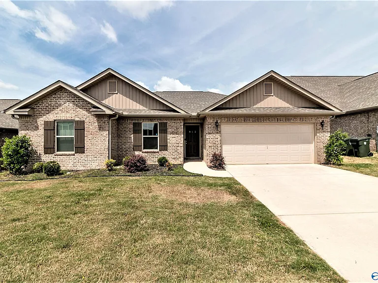 312 Fenrose Dr — Photo 2