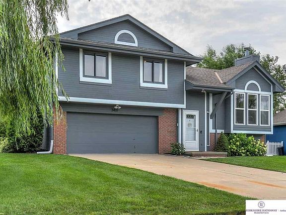 2nd image of 3401 Blackhawk Dr