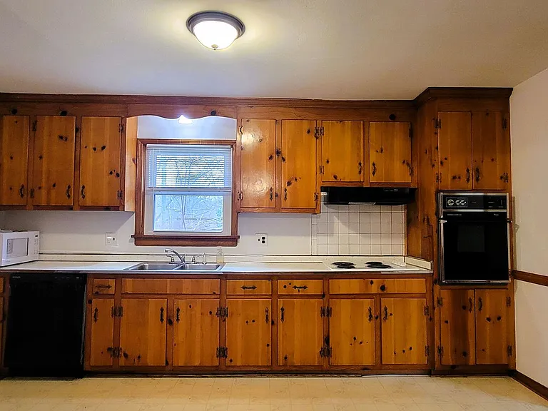 6711 Caribbean Ln — Photo 9