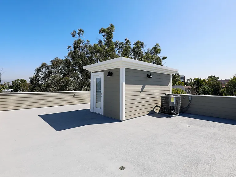 1180 W 37th Pl — Photo 31