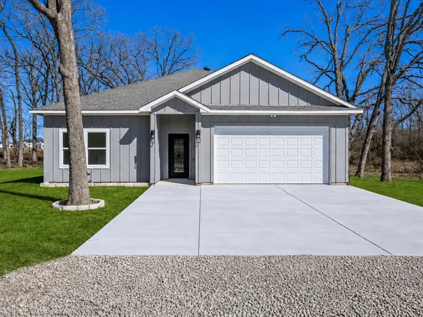 202 Dover Dr, West Tawakoni, TX 75474