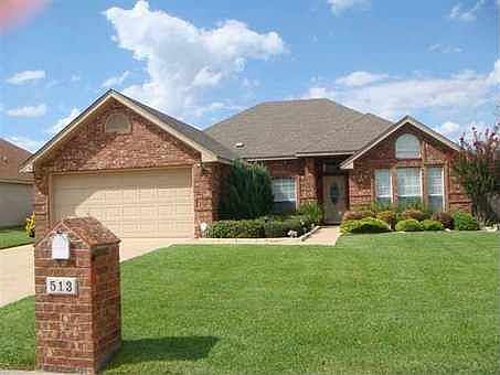 1st image of 513 Kinney Dr