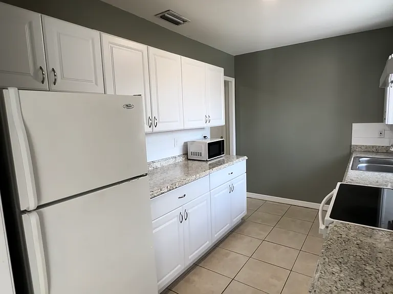 22320 Lasalle Rd — Photo 9