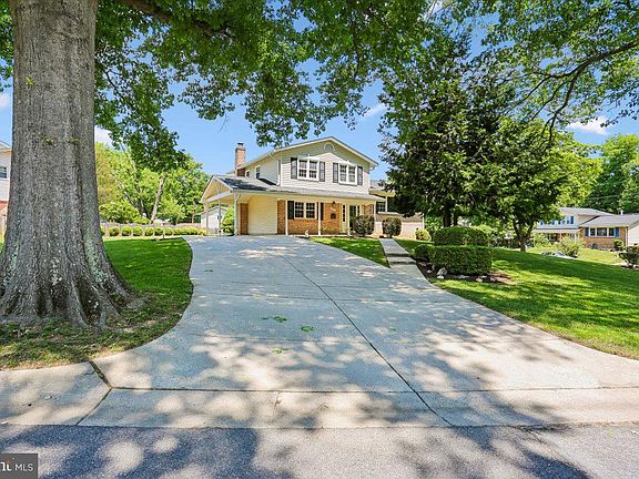 3rd image of 5401 Amberwood Ln