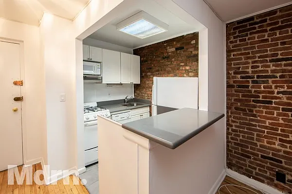 Rented by Mdrn Residential | media 6