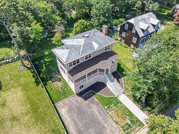 3rd image of 5 Cottage St