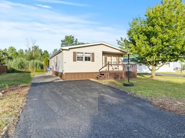 1045 Old Beebe Rd, Lockport, NY 14094