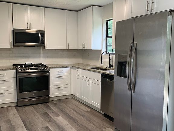 5th image of 841 Donner Ct