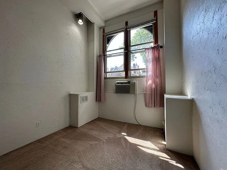 366 S Negley Ave — Photo 4