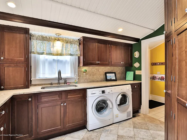 44 Webb Ave — Photo 13