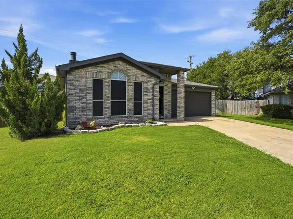 10117 High Bluff Dr, Fort Worth, TX 76108